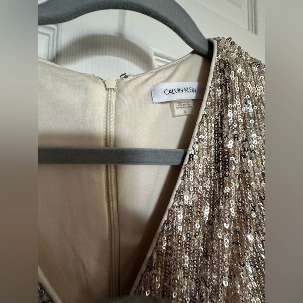 RARE CALVIN KLEIN NWT Sequined Faux-Wrap Dress in Light Gold—4 - Picture 9 of 13